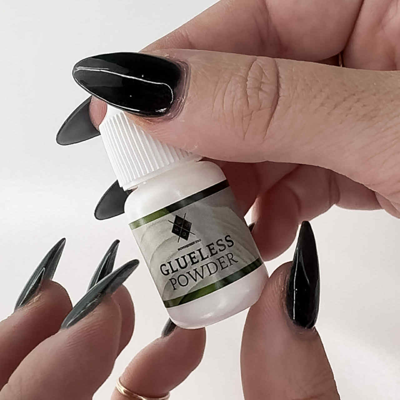 Poudre Glueless