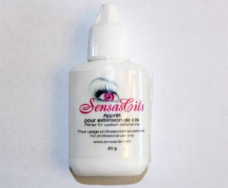 Apprêt pour extensions de cils